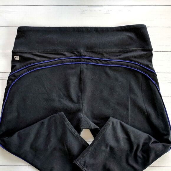 Fabletics Polar Crop Black/Vixen Small - Picture 5 of 6